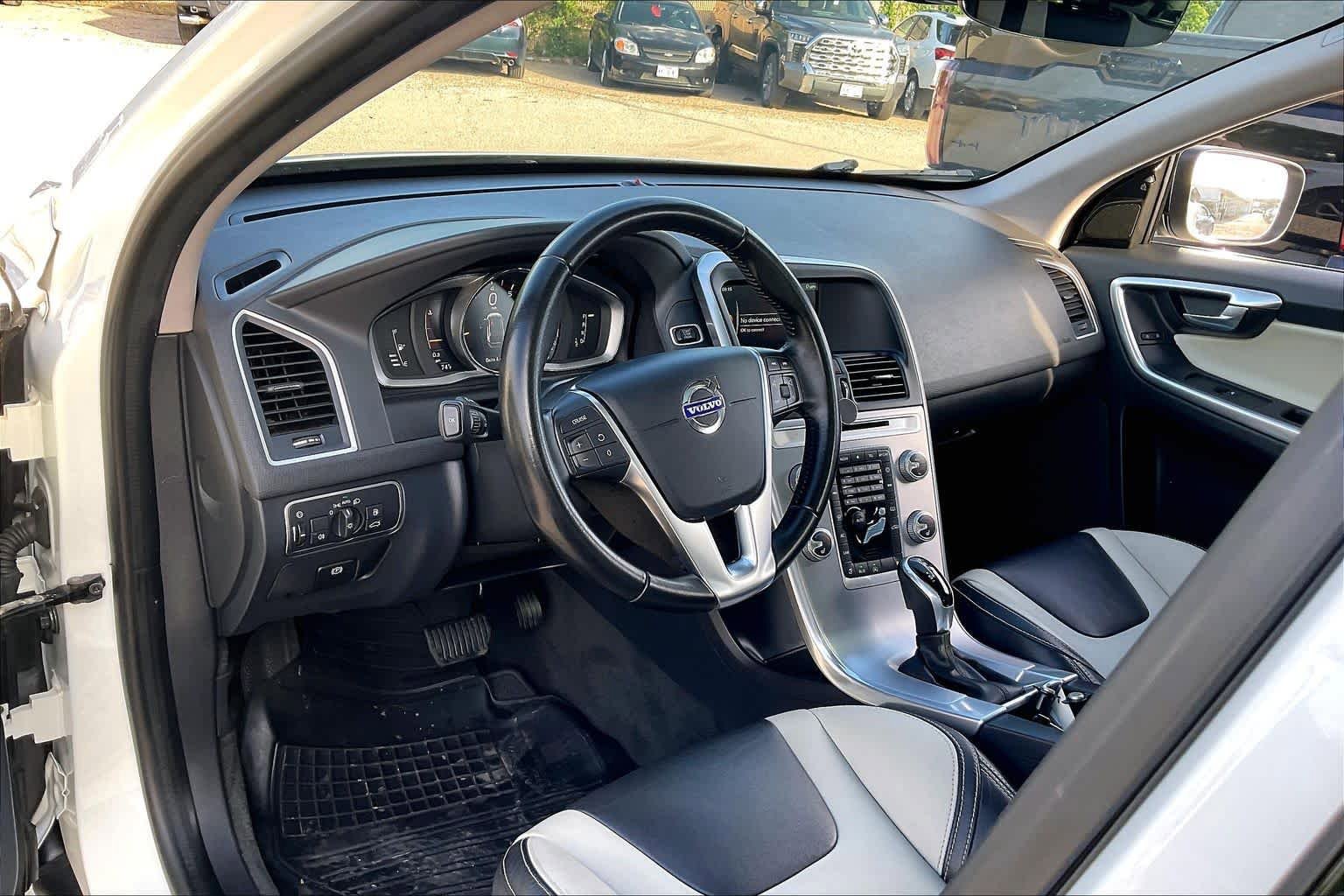 Used 2017 Volvo XC60 T6 Dynamic w/ Preferred Option Package AWD/4WD image 18