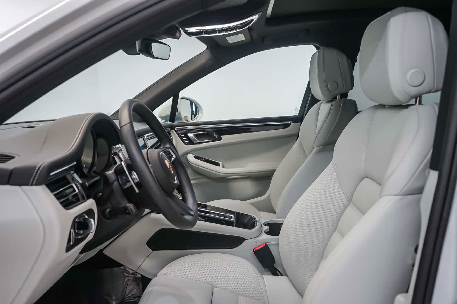 Certified 2026 Porsche Macan AWD/4WD image 23