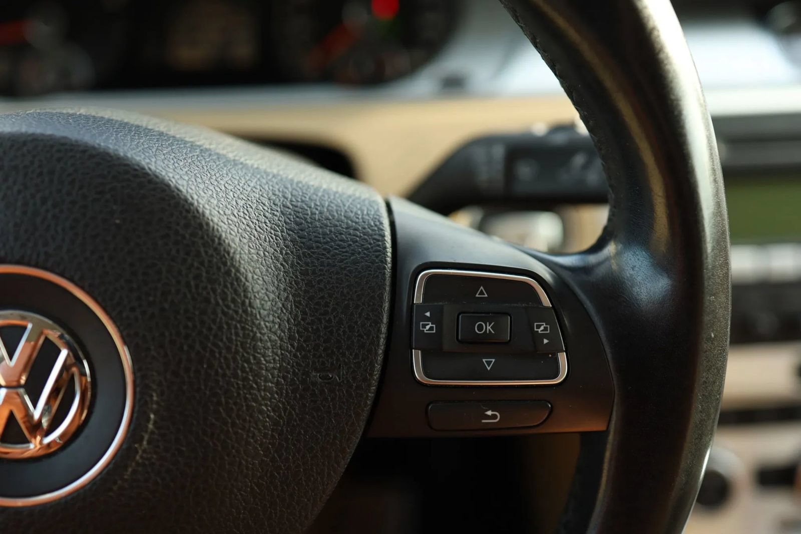 Used 2013 Volkswagen CC R-Line FWD image 23