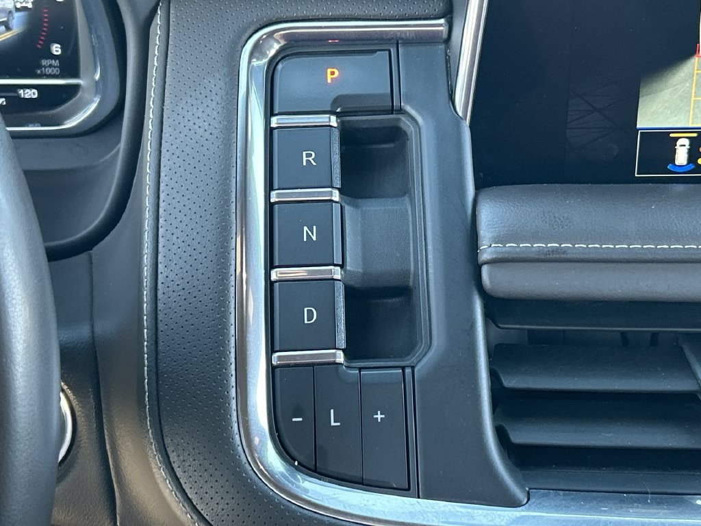 Used 2023 GMC Yukon SLT w/ SLT Luxury Package AWD/4WD image 16