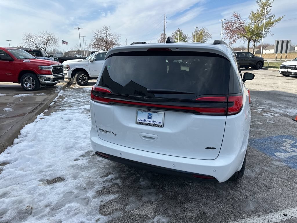 New 2026 Chrysler Pacifica Select AWD/4WD image 30