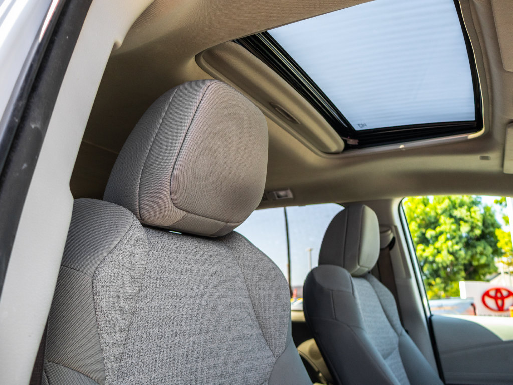 Certified 2024 Toyota Sienna LE w/ LE Plus Package FWD image 19