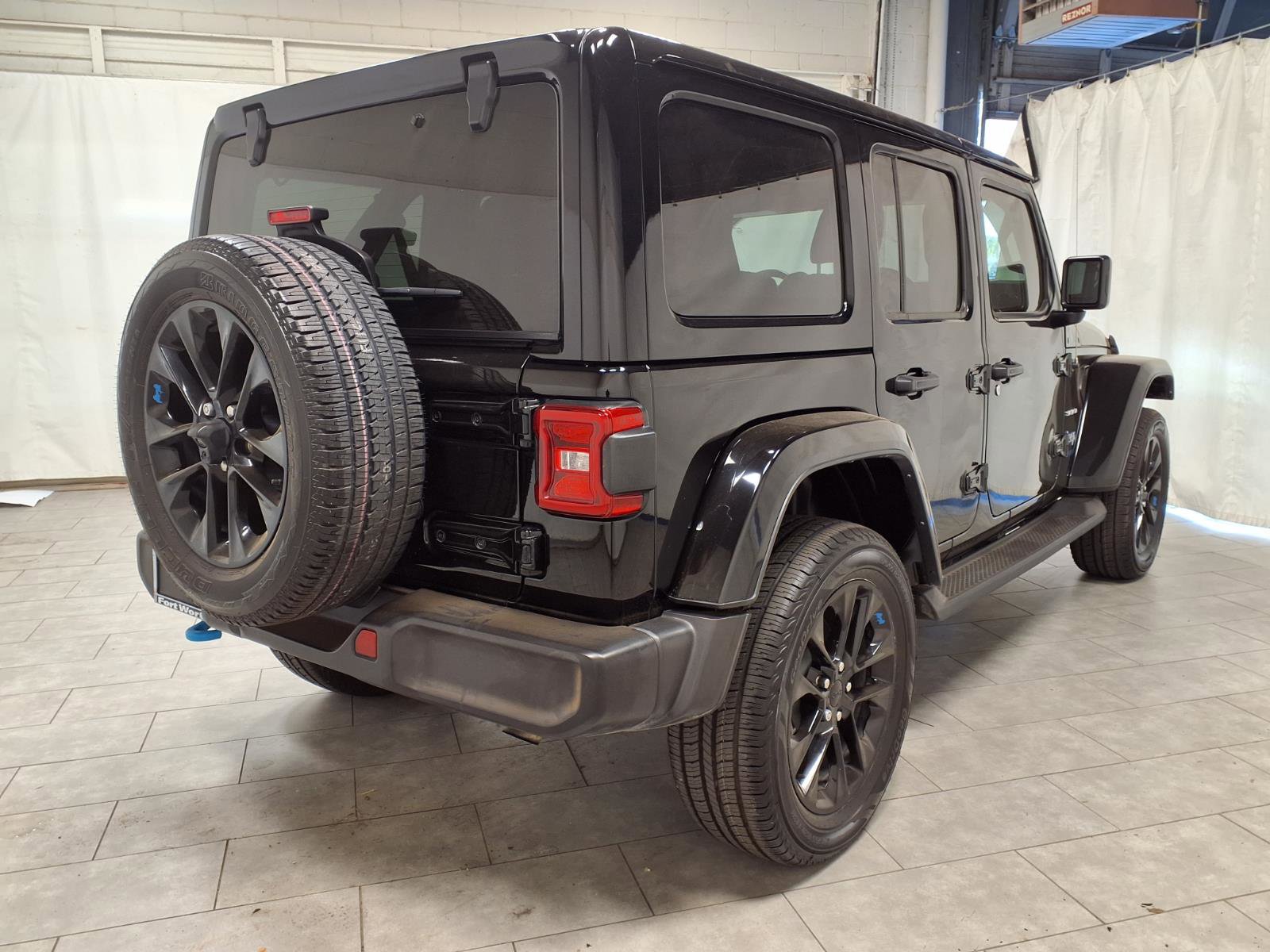 Used 2022 Jeep Wrangler Unlimited Sahara image 9