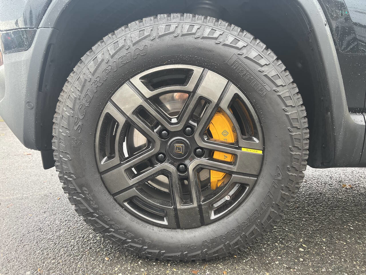 Used 2023 Rivian R1T Adventure image 2