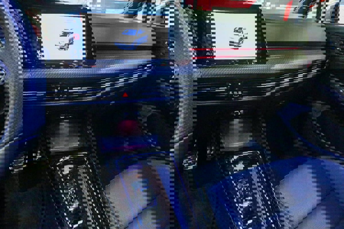 Used 2024 Volkswagen Golf R image 19