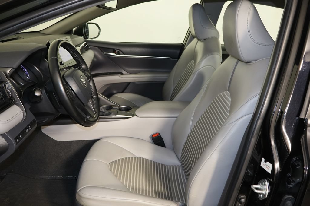 Used 2021 Toyota Camry SE w/ Convenience Package FWD image 16