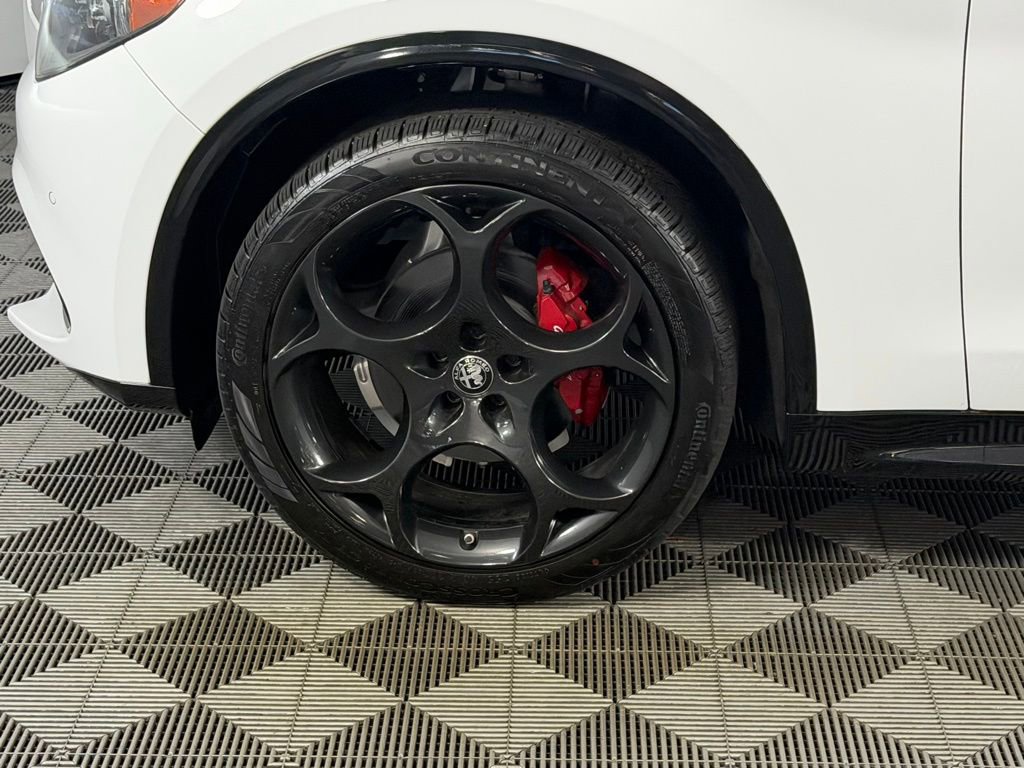 Used 2024 Alfa Romeo Stelvio Veloce image 15