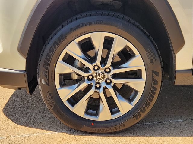 Used 2022 Toyota RAV4 XLE Premium FWD image 8