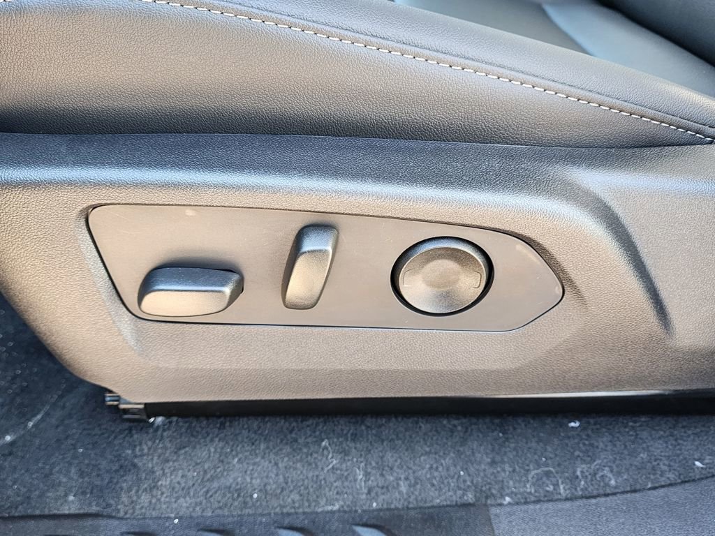 New 2026 GMC Canyon Elevation w/ Convenience Package image 16