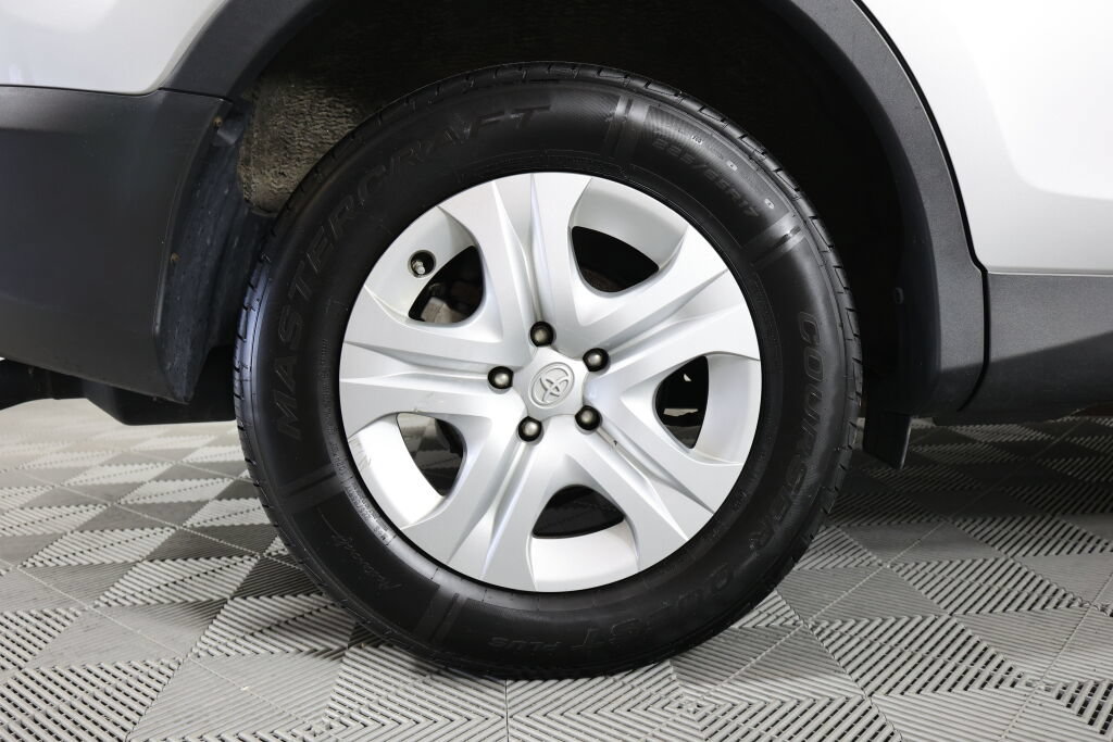 Used 2015 Toyota RAV4 LE AWD/4WD image 7