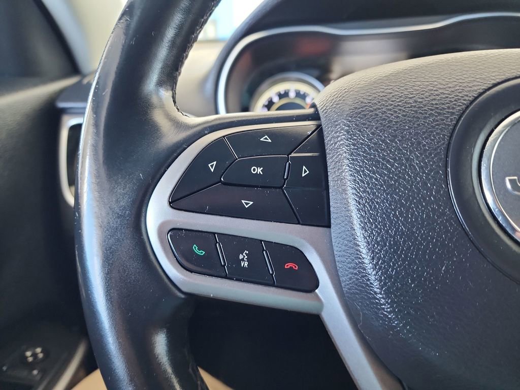 Used 2019 Jeep Cherokee Limited FWD image 24