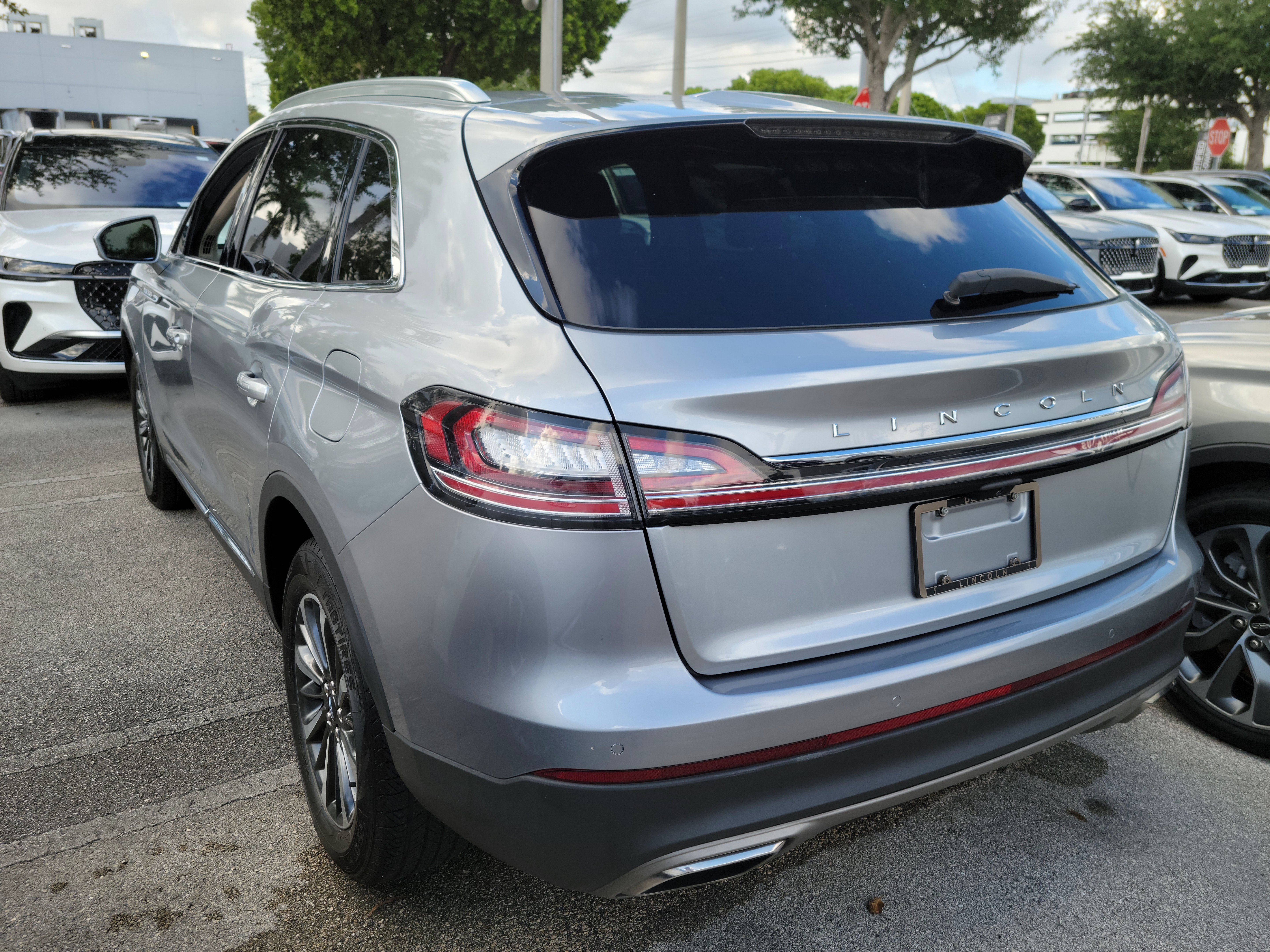 Certified 2023 Lincoln Nautilus AWD w/ Premium Package image 3