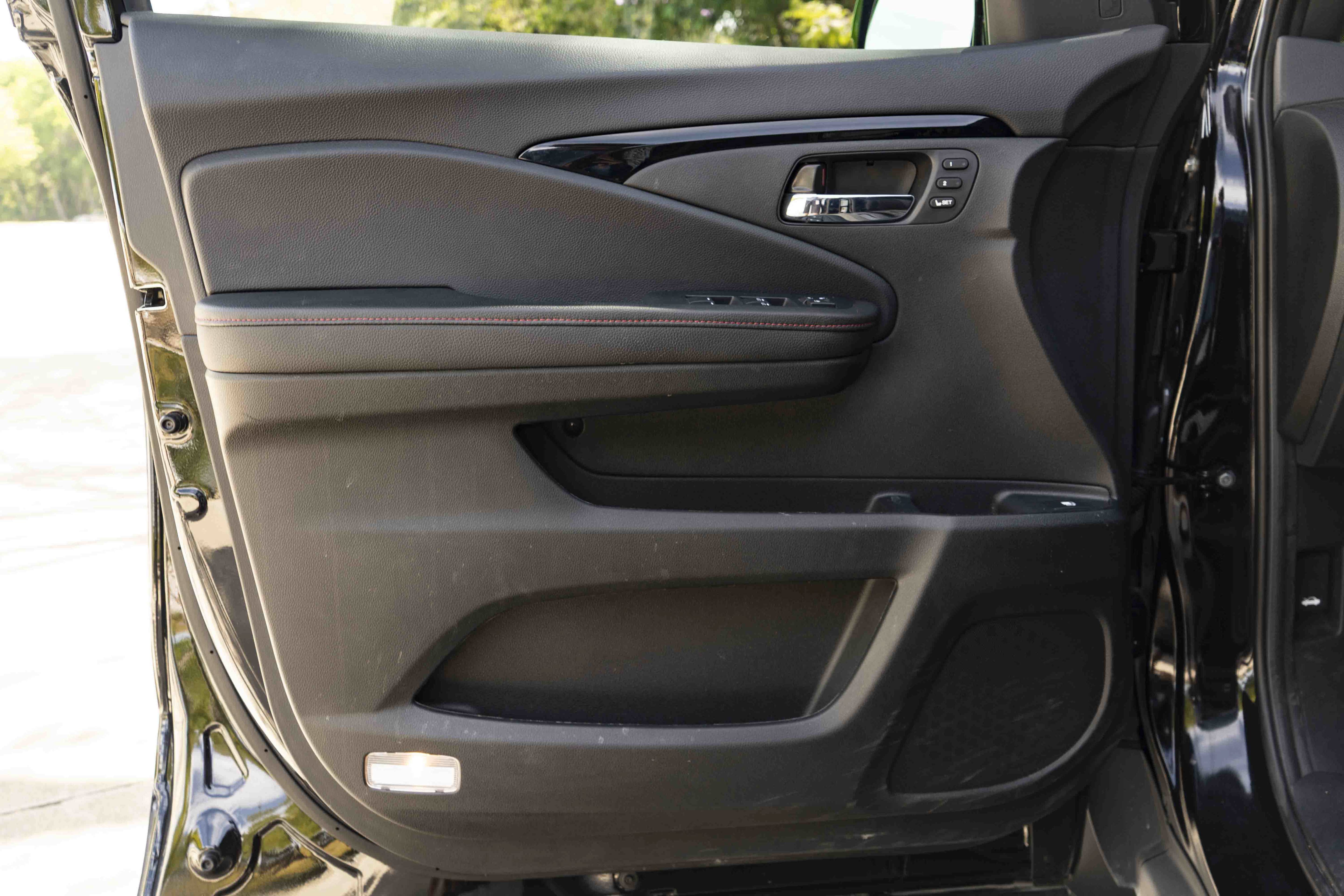 Used 2025 Honda Ridgeline Black Edition image 37