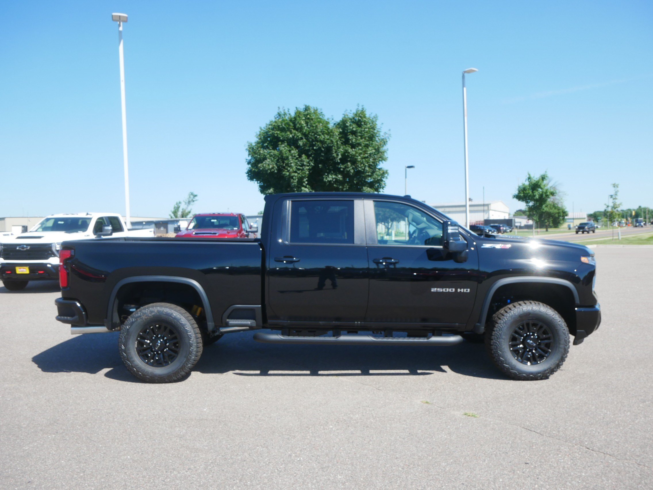 New 2026 Chevrolet Silverado 2500 ZR2 AWD/4WD image 2