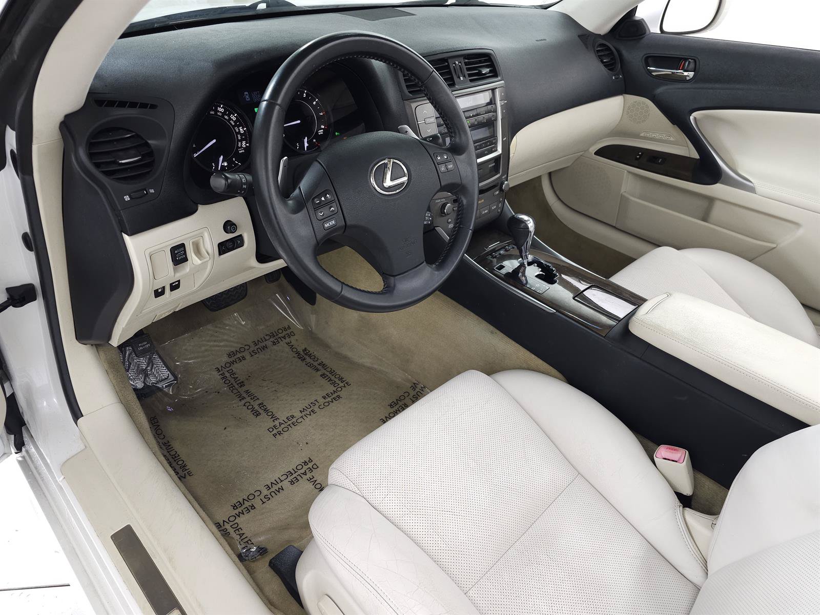 Used 2010 Lexus IS 250C w/ Luxury Pkg RWD image 13