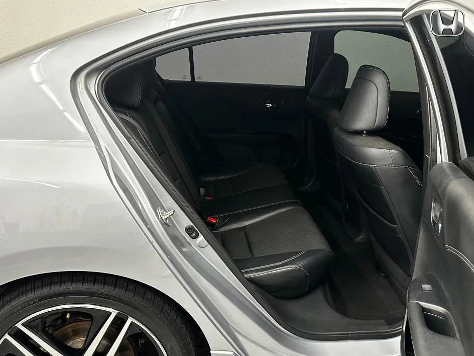 Used 2017 Honda Accord Sport image 18