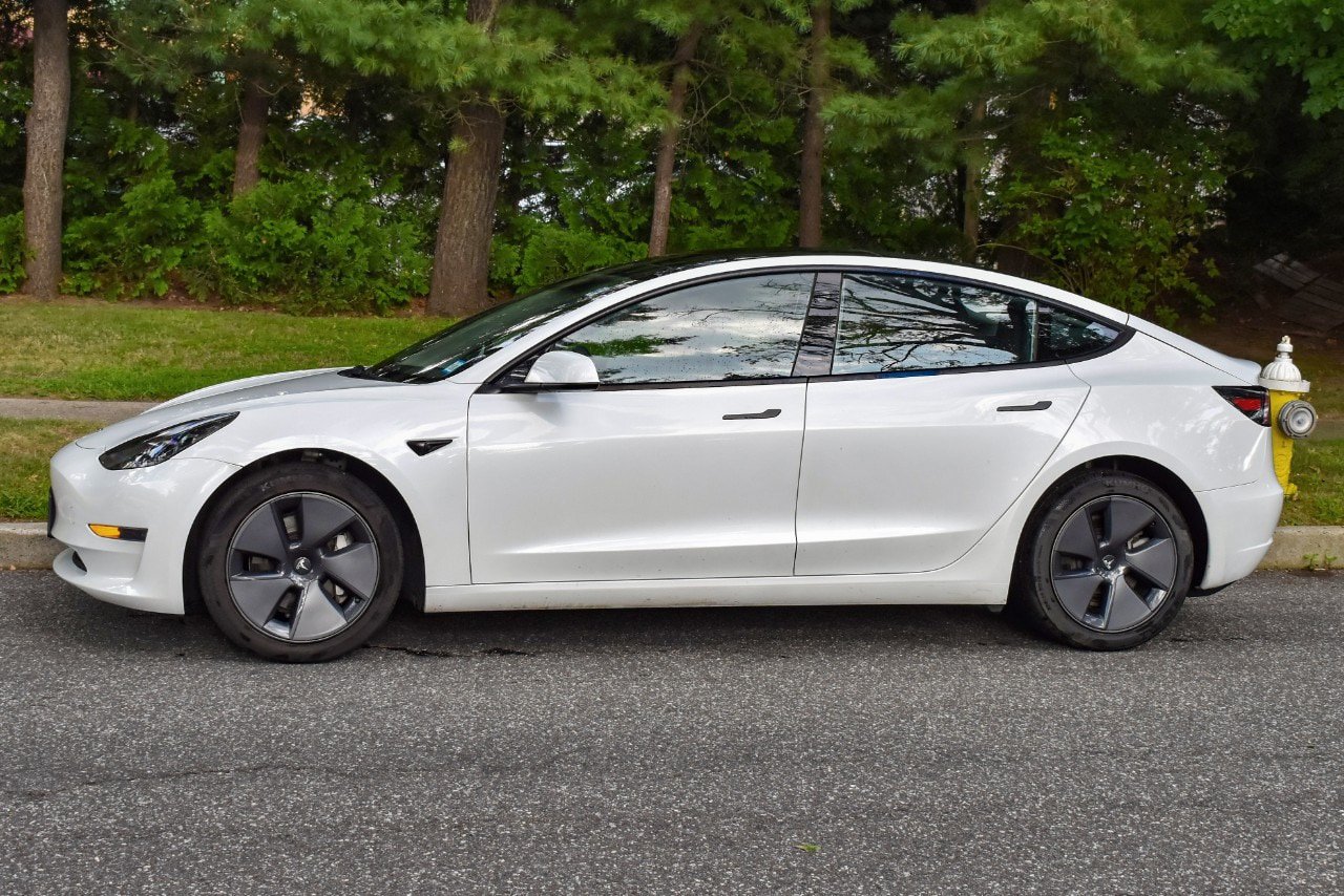 Used 2023 Tesla Model 3 Standard Range RWD image 3