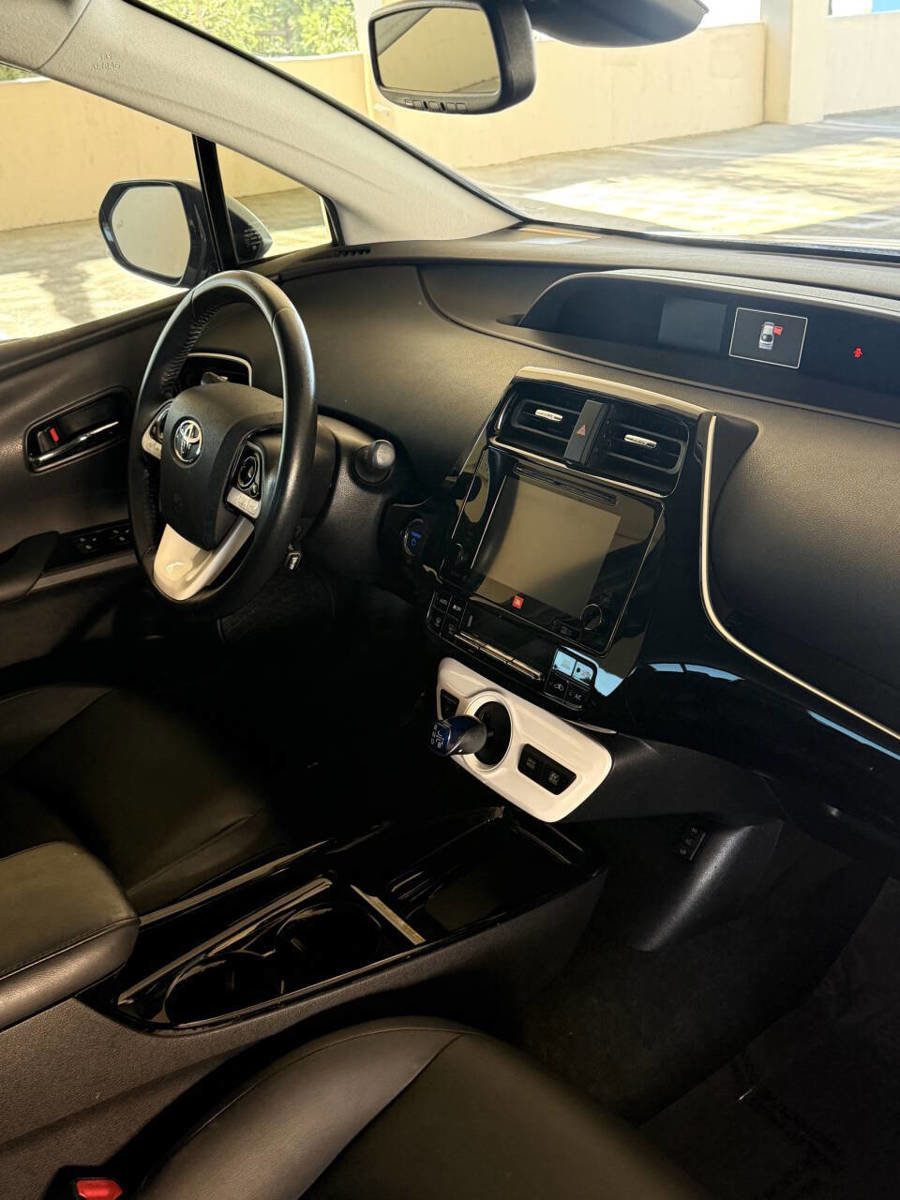 Used 2017 Toyota Prius Four Touring w/ Premium Convenience Package image 13