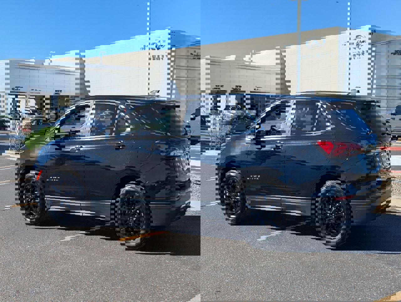 Used 2024 Chevrolet Equinox LT image 3