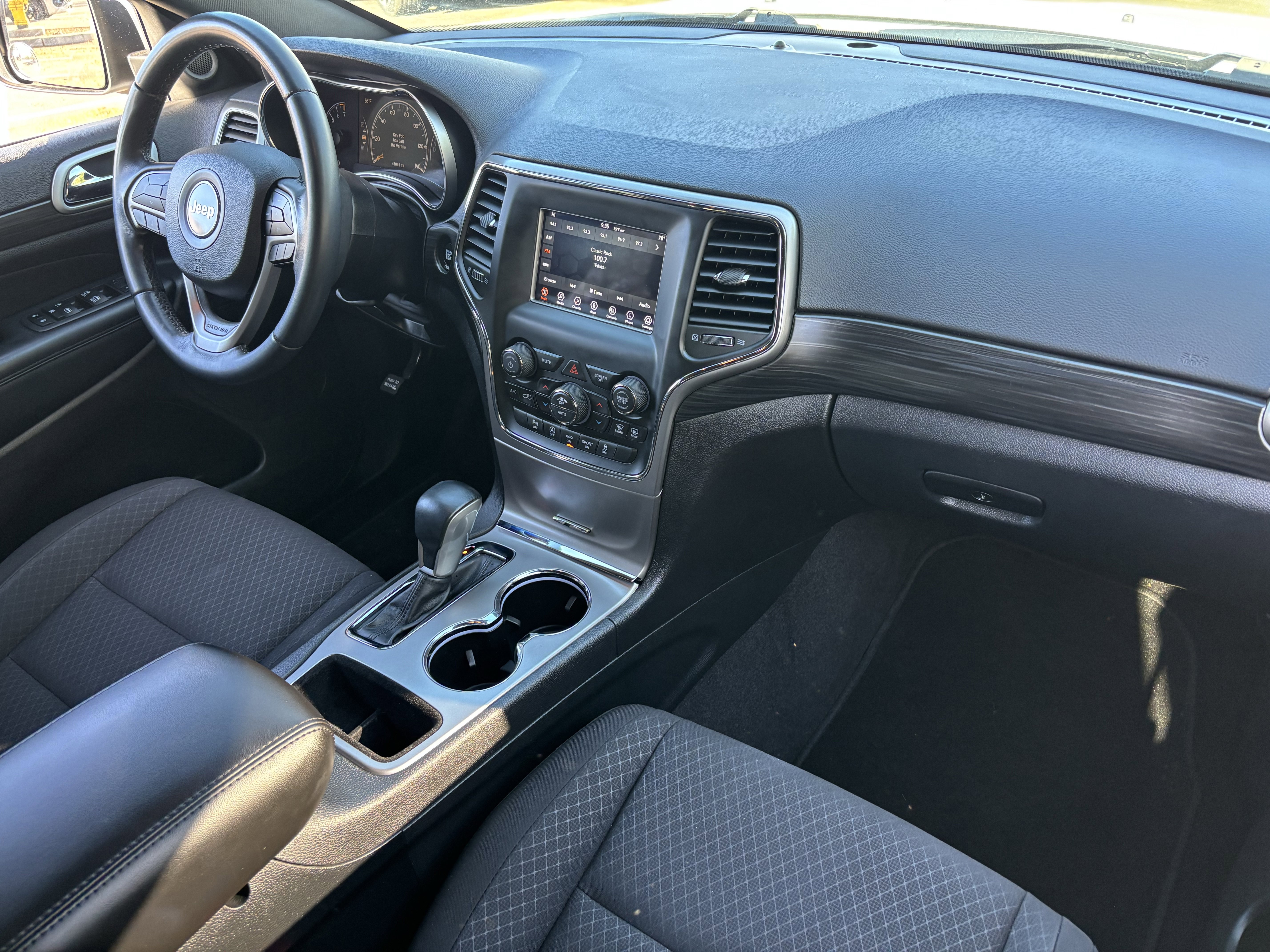 Used 2021 Jeep Grand Cherokee Laredo image 11