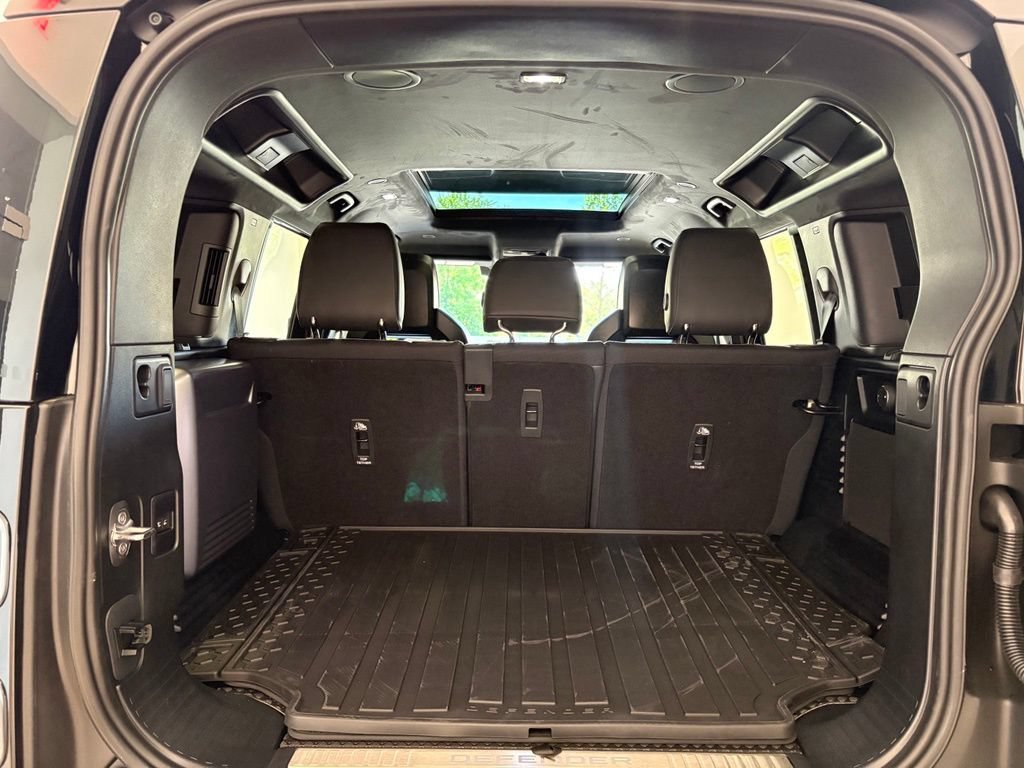 New 2026 Land Rover Defender 110 AWD/4WD image 17