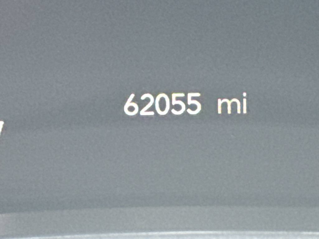 Used 2024 Chrysler Pacifica Touring-L FWD image 27
