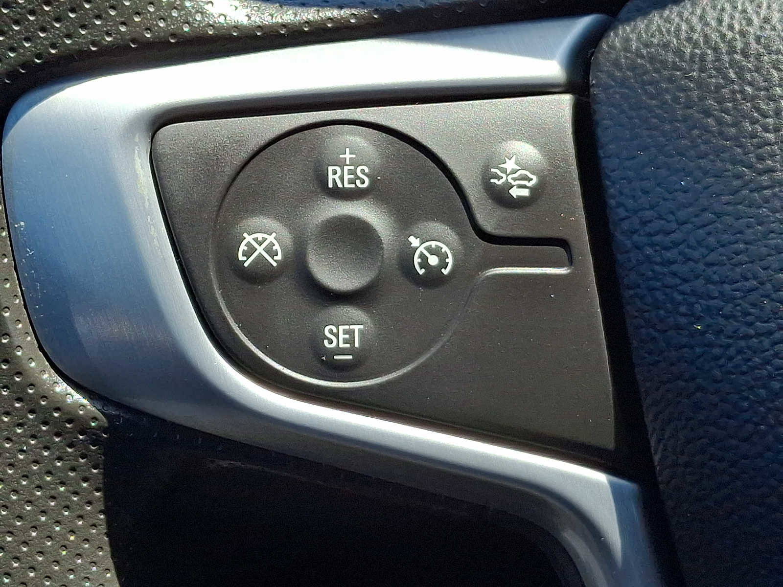 Used 2023 GMC Terrain SLE w/ Driver Convenience Package FWD image 23