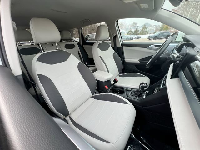 Used 2025 Volkswagen Taos SE image 23