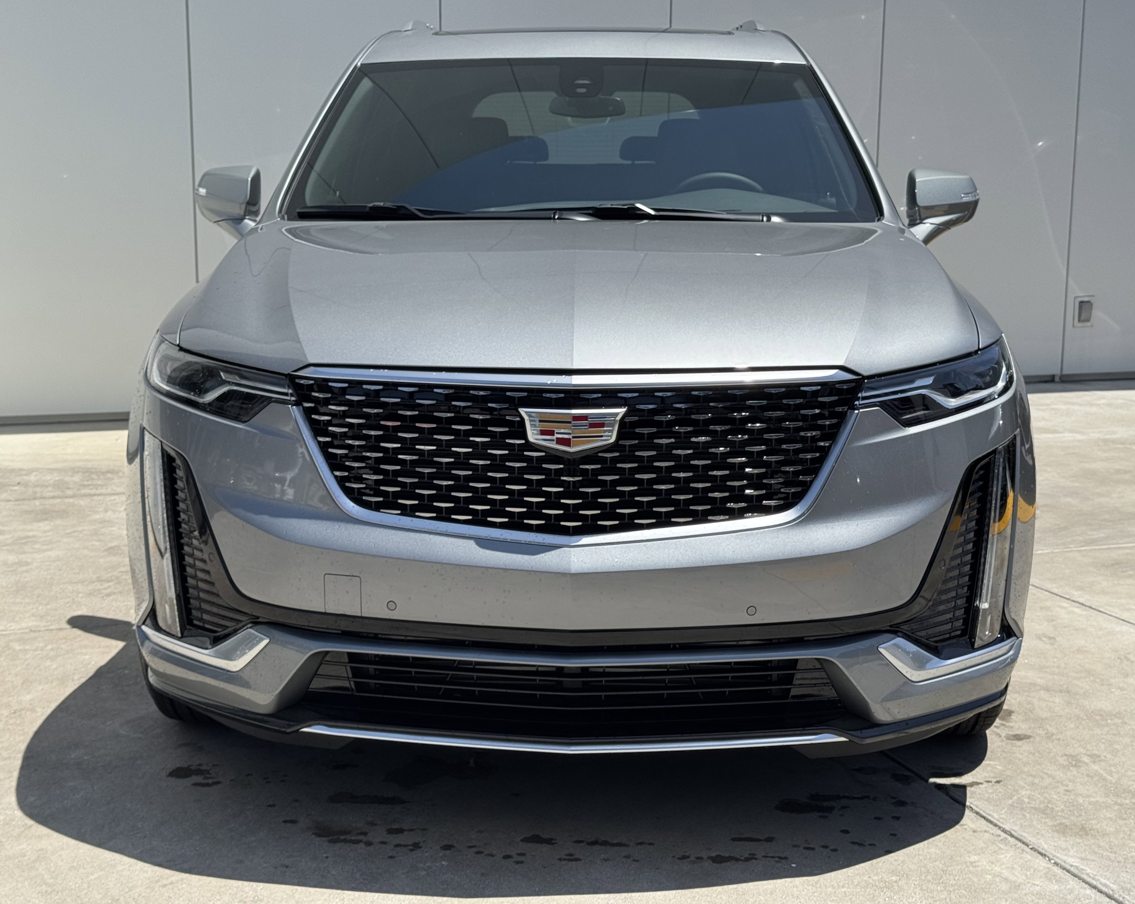 New 2025 Cadillac XT6 Luxury image 3