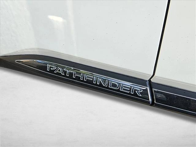 Used 2024 Nissan Pathfinder Platinum image 7