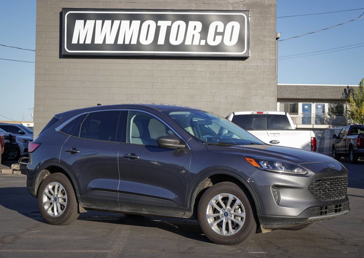 Used 2022 Ford Escape SE w/ Cold Weather Package image 2