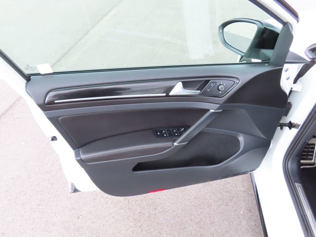 Used 2018 Volkswagen Golf R 4-Door image 27