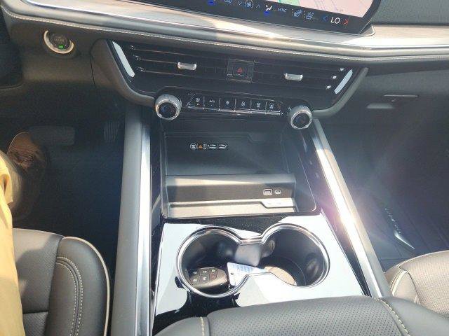 New 2025 Chevrolet Suburban Premier image 14