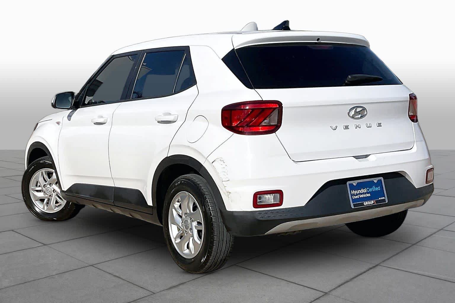 Used 2021 Hyundai Venue SE FWD image 12