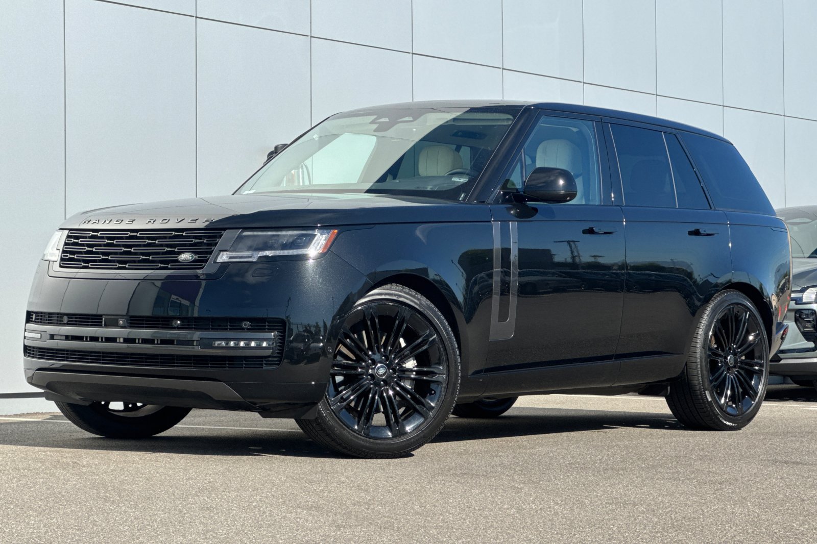 Certified 2025 Land Rover Range Rover SE AWD/4WD image 1