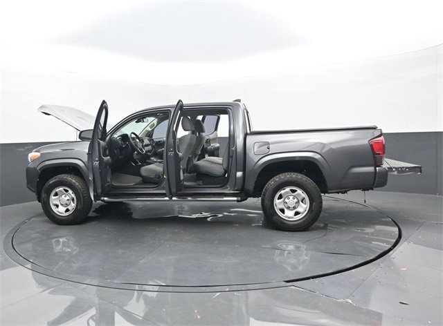 Used 2018 Toyota Tacoma SR image 32