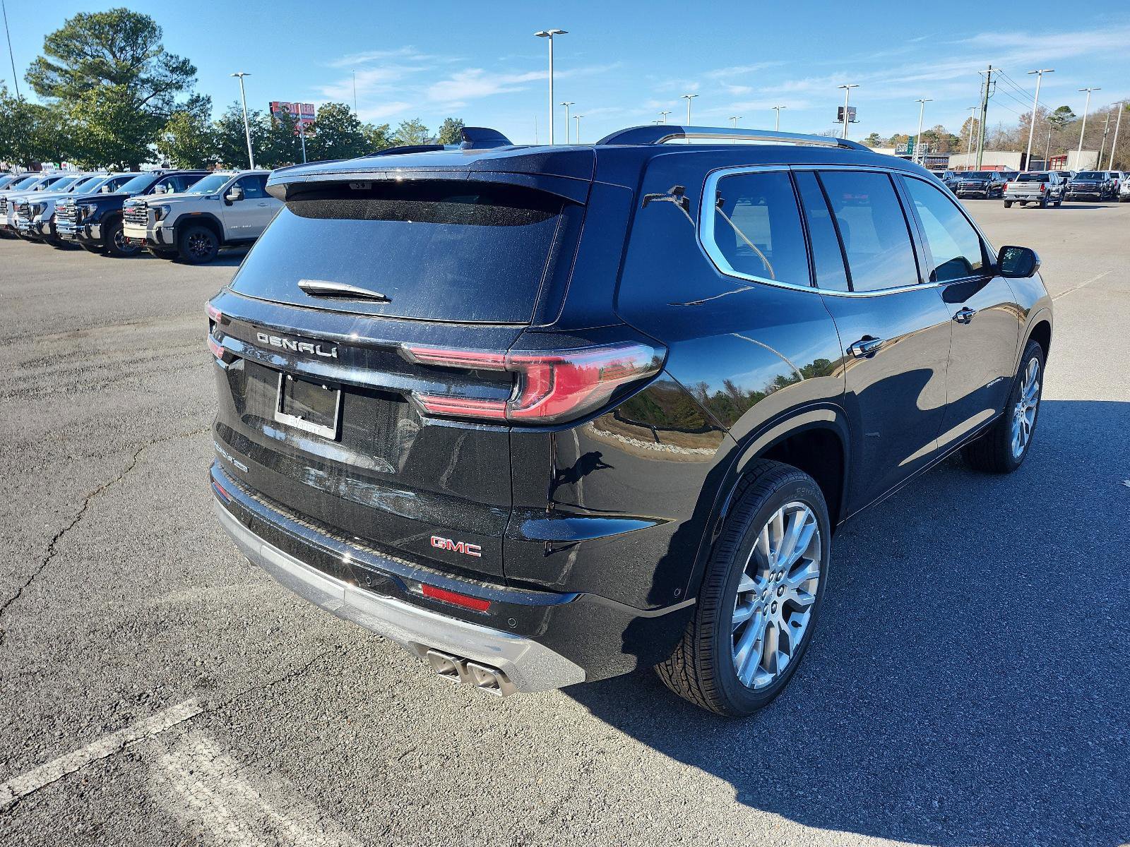 New 2026 GMC Acadia Denali w/ Super Cruise Package image 3