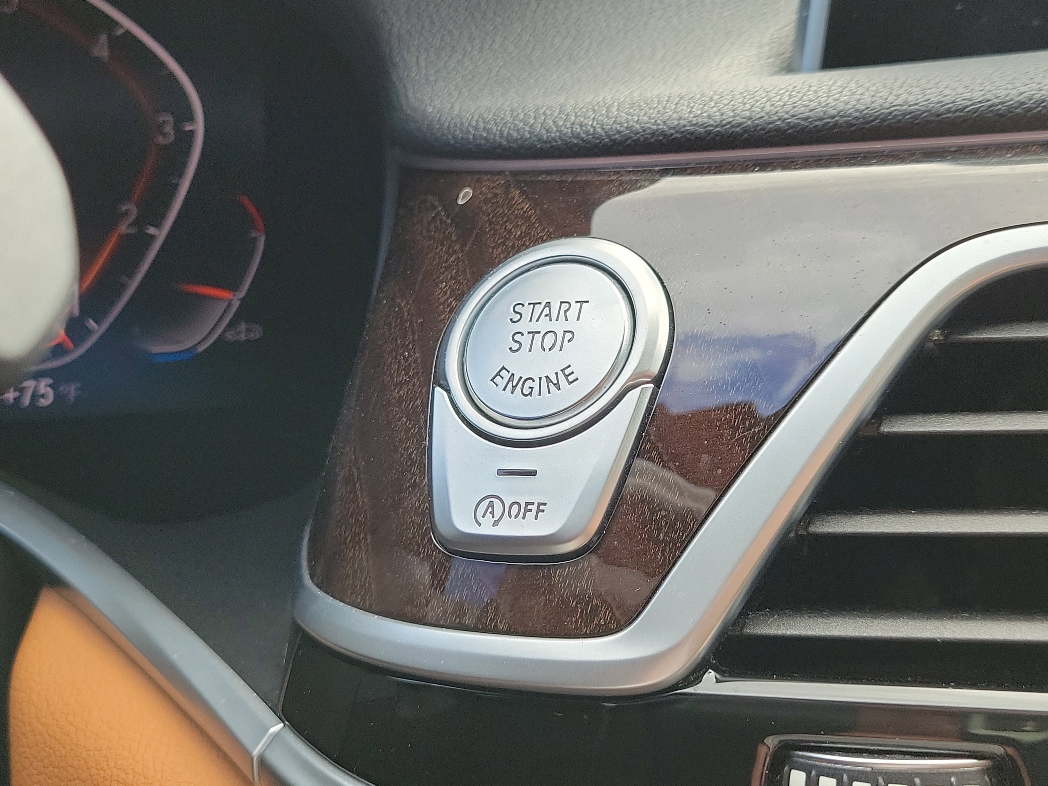 Used 2022 BMW 750i xDrive w/ M Sport Package image 29