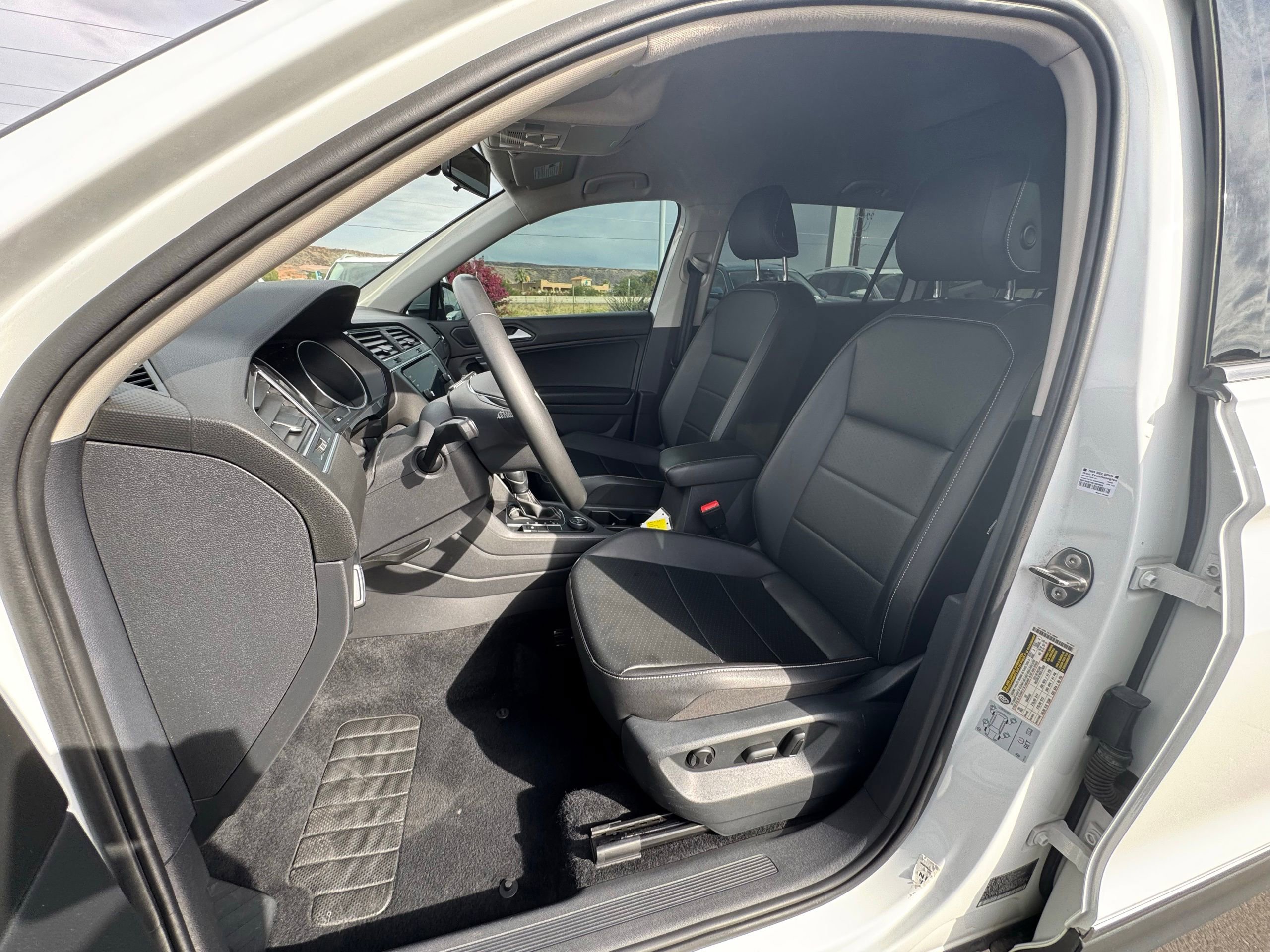 Used 2021 Volkswagen Tiguan SE AWD/4WD image 15