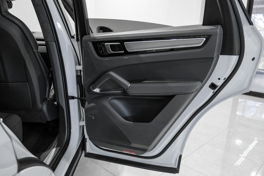 Used 2020 Porsche Cayenne Turbo image 42