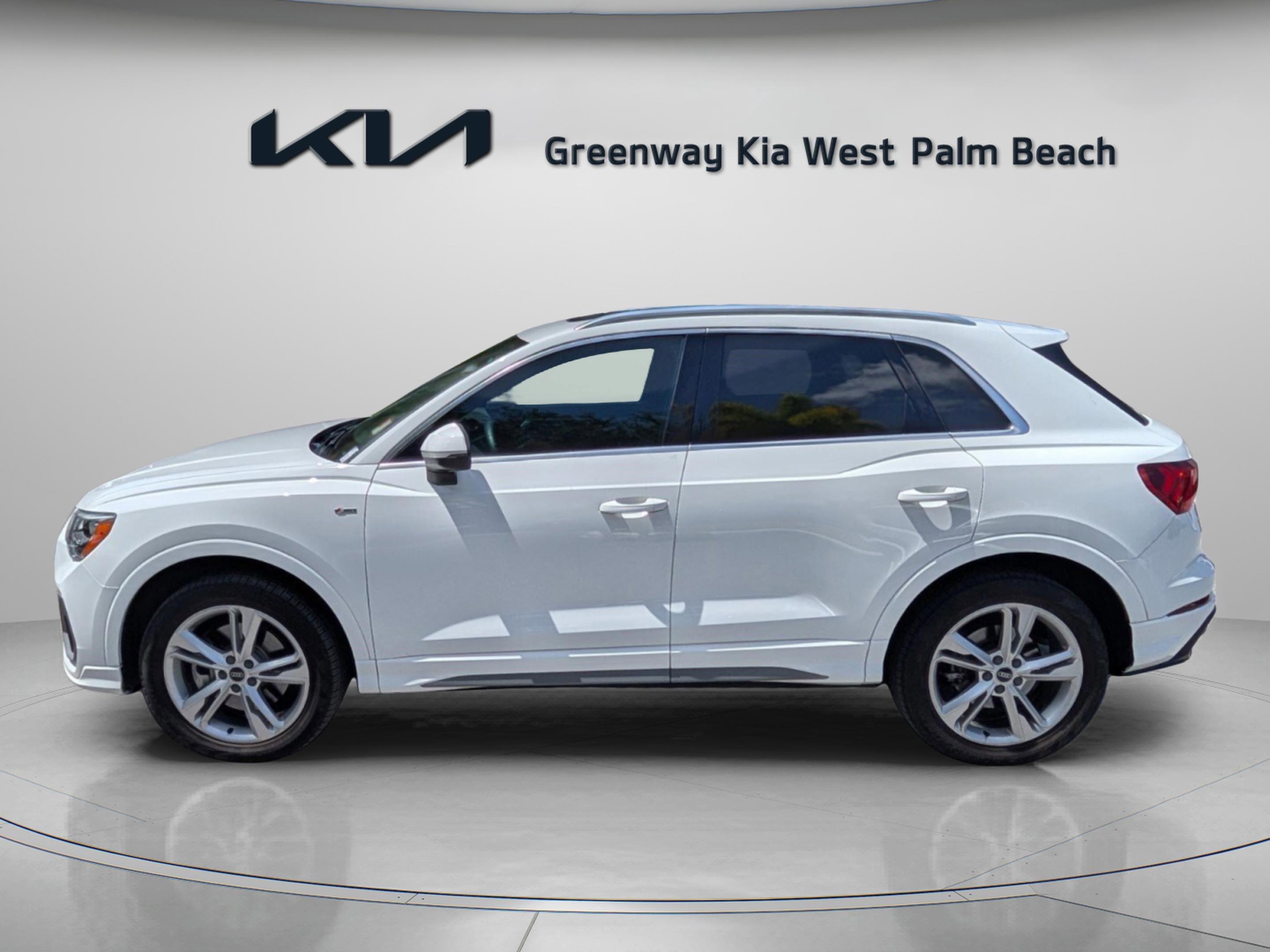 Used 2021 Audi Q3 2.0T Premium w/ Convenience Package AWD/4WD image 4