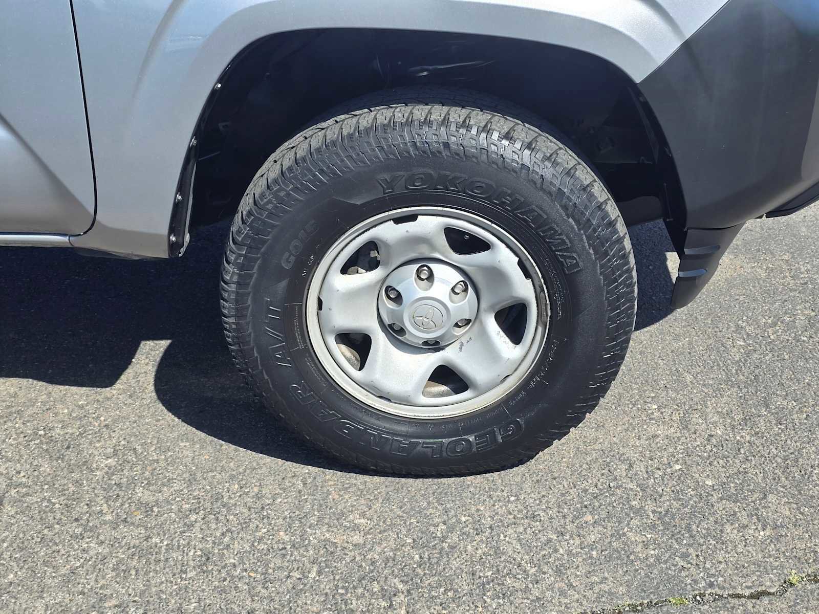 Used 2017 Toyota Tacoma SR RWD image 11