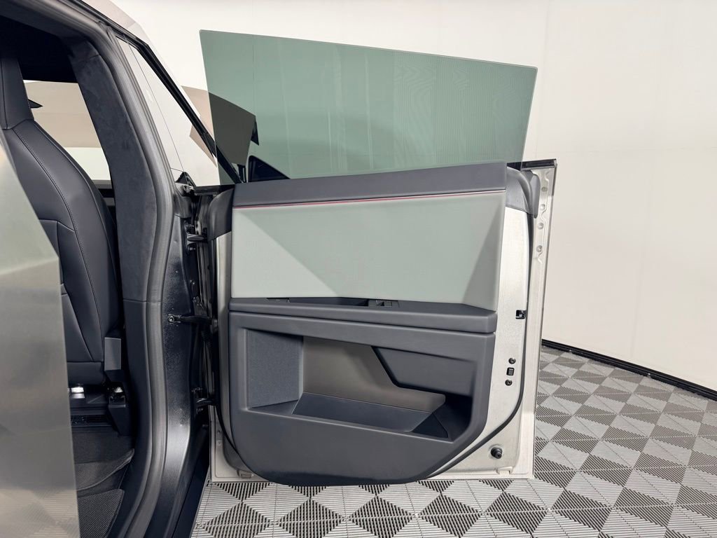 Used 2025 Tesla Cybertruck AWD Crew Cab image 36