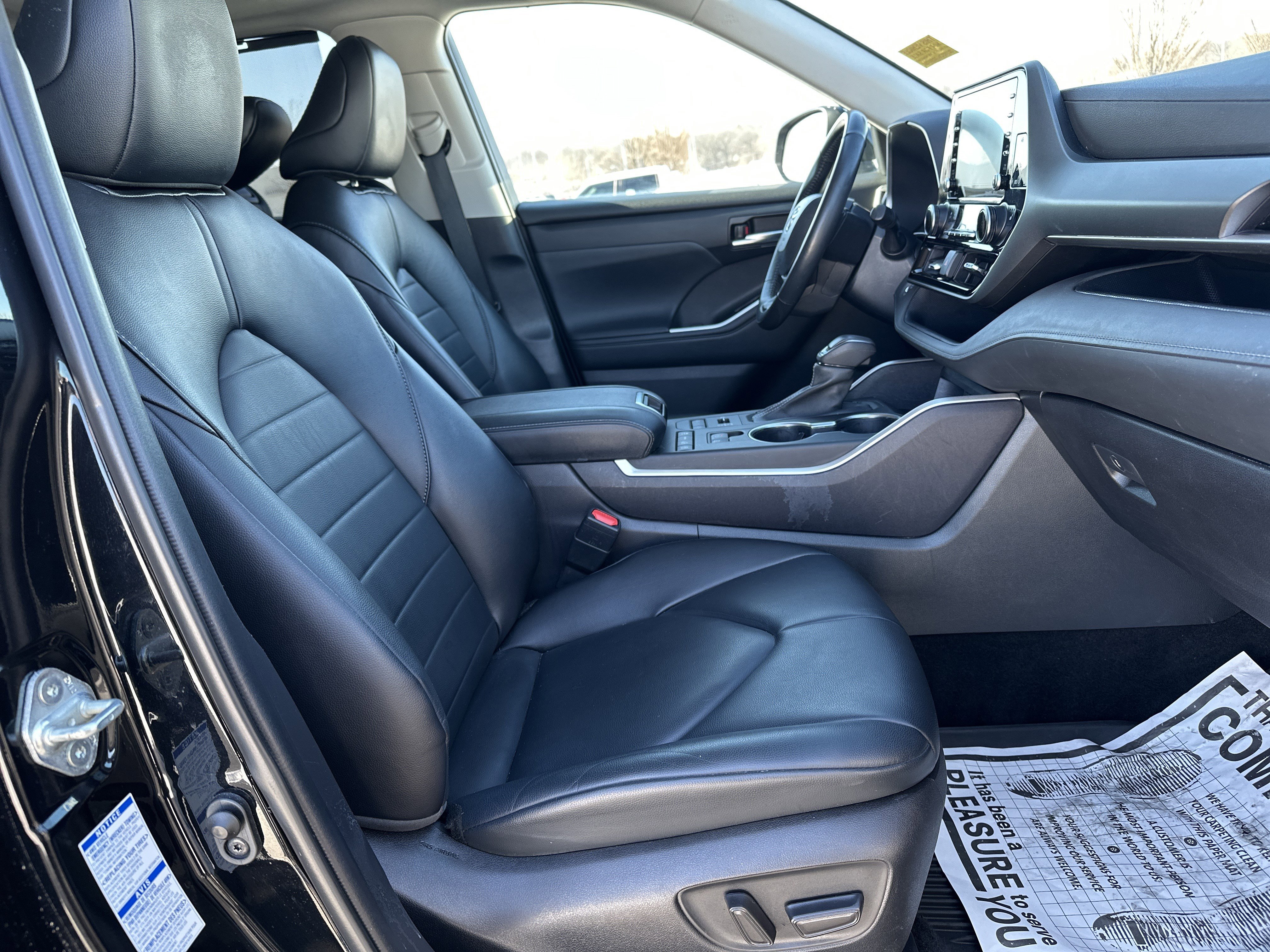 Used 2022 Toyota Highlander XLE image 33