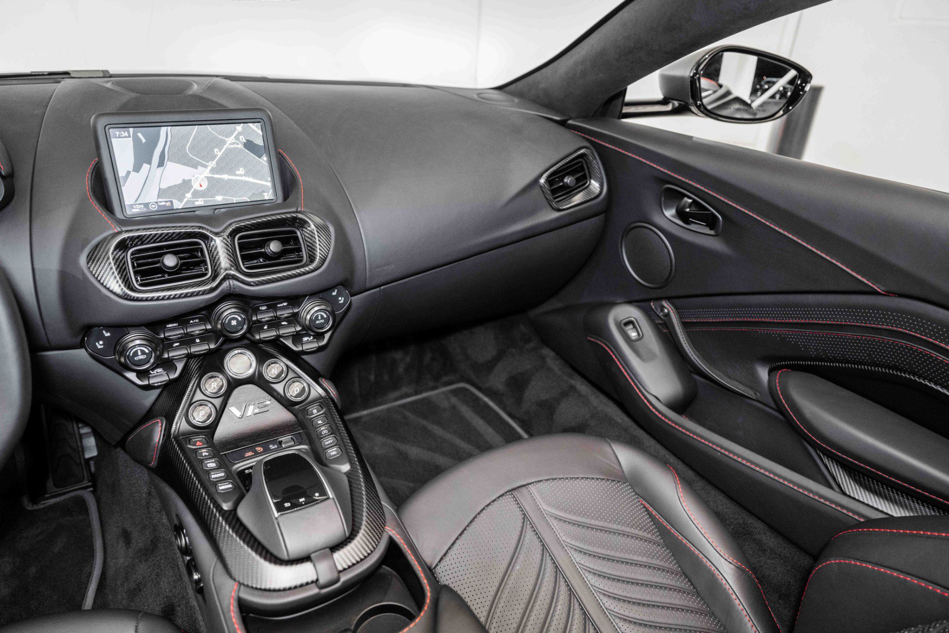 Used 2023 Aston Martin V12 Vantage Roadster image 18