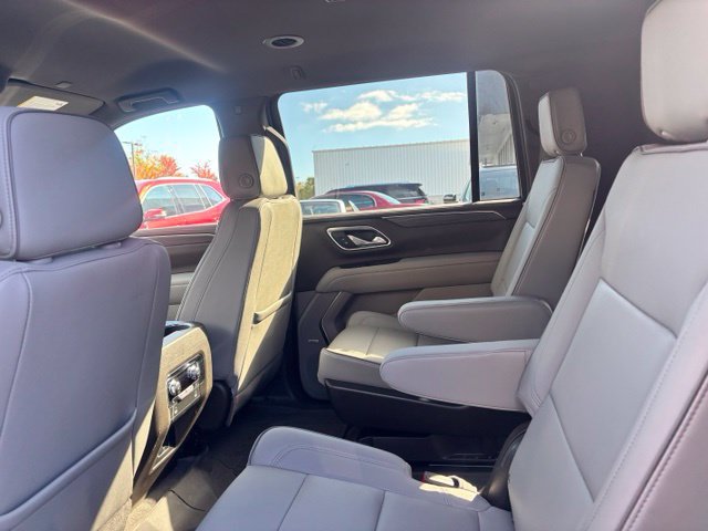 Used 2024 GMC Yukon XL SLT w/ SLT Luxury Package AWD/4WD image 8