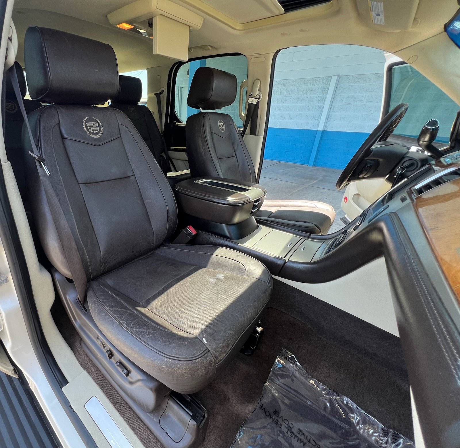 Used 2012 Cadillac Escalade Platinum AWD/4WD image 16