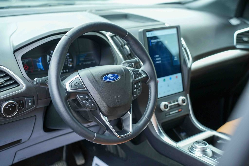 Used 2023 Ford Edge Titanium w/ Equipment Group 301A AWD/4WD image 26