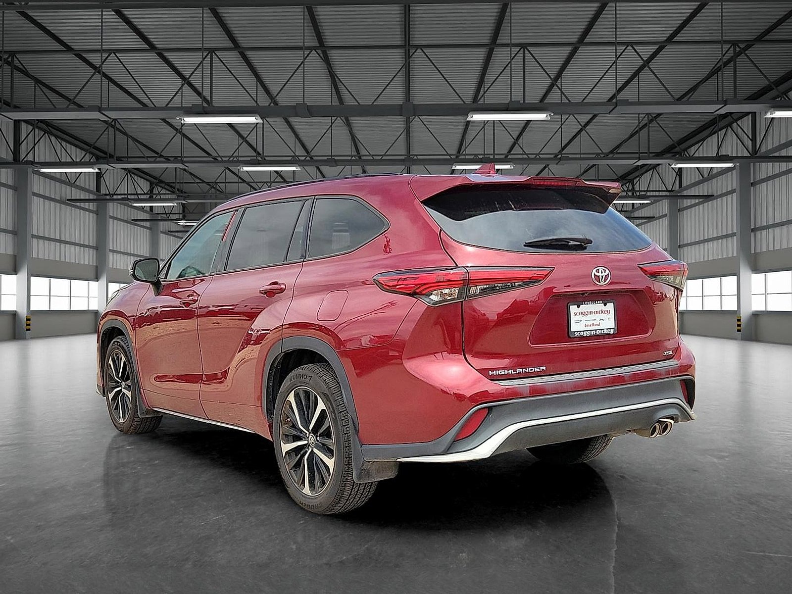 Used 2022 Toyota Highlander XSE FWD image 3