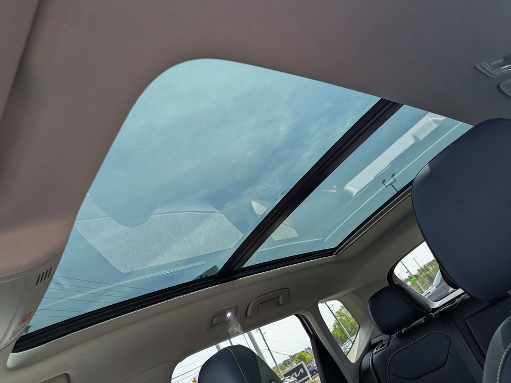 Certified 2025 Volkswagen Taos SEL image 20